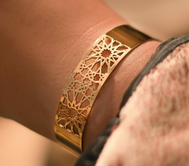 Bracelet Ajedigg dorée à l'or fin 24 carats – Manchette fine ajourée | Élégance bohème chic, orientale & intemporelle
