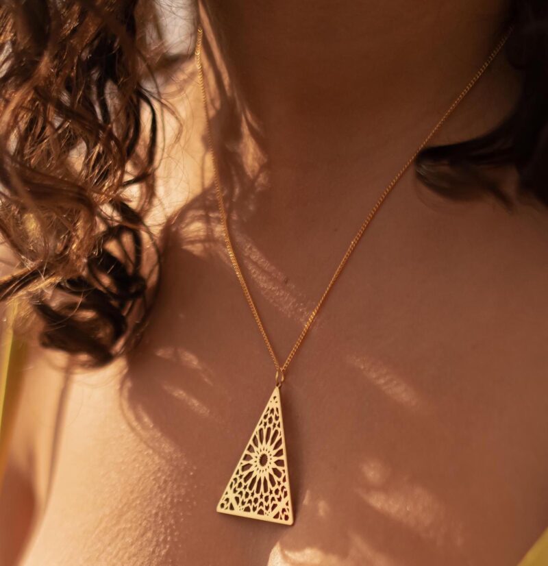 Collier Nour doré à l'or fin 24 carats – Design bohème oriental fin et élégant (45 cm) – Image 7